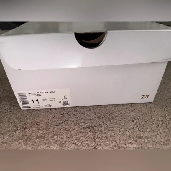 NIKE AIR JORDAN 1 Low Triple White Women's Sz 11 DV0990-111 (New in Box) - Picture 9 of 12